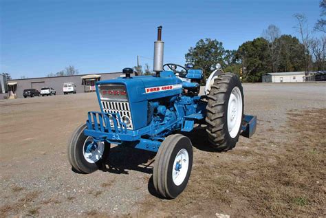 FORD 4000 TRACTOR S/N-D1014C; W/3 CYLINDER DIESEL ENGINE; W/DRAG BOX