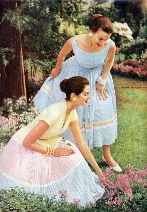 WOMENHACKS: VINTAGE V/S MODERN FASHION