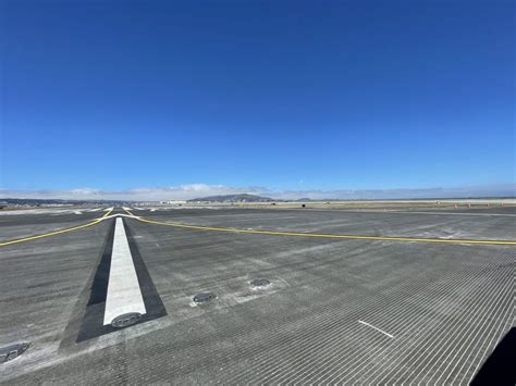 SFO Runway 28R-10L – DeSilva Gates