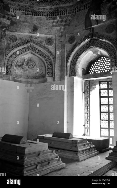 Tomb of firoz shah tughlaq hi-res stock photography and images - Alamy