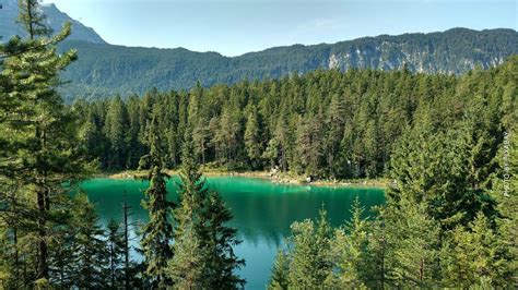 Camping at the Eibsee: hikes, swimming & holidays in nature - CAMPWERK