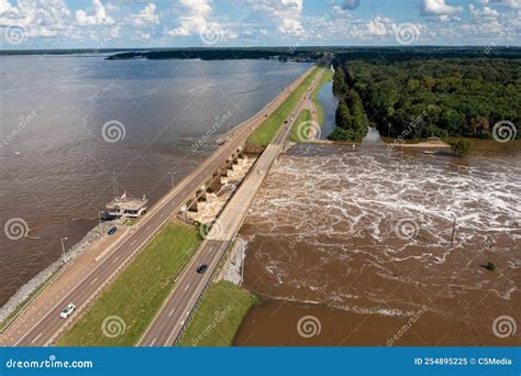 The Ross Barnett Reservoir Spillway Dam, that Feeds the Pearl River ...