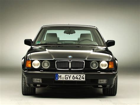 BMW 750 E32. Conozca la perfección – 8000vueltas.com