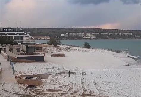 Watch: 'Snow' takes over Mellieħa Bay - Newsbook