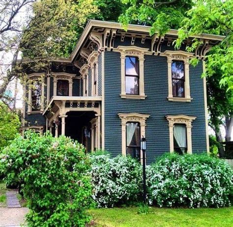 50+ Victorian House Polychrome Paint Schemes Ideas - There are basic ...