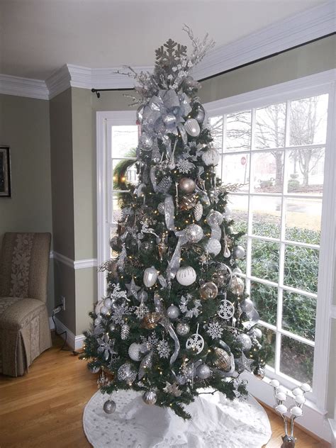 30++ Silver And White Christmas Decorations | KIDDONAMES