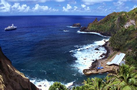 Pitcairn Island Harbor | The old World Discoverer at anchor … | Flickr