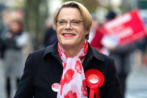 Eddie Izzard announces she/her pronouns: 'I just want to be based in ...