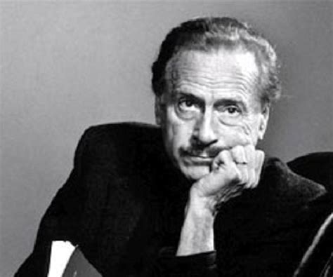 Marshall McLuhan Biography - Facts, Childhood, Family Life & Achievements