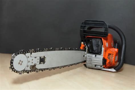 Chain Saw Blade Direction - How to Install a Chain Saw Blade Correctly