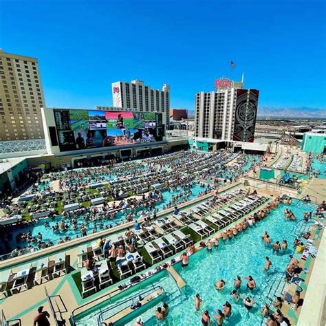 Circa Stadium Swim Las Vegas: Menu, Prices & Tips