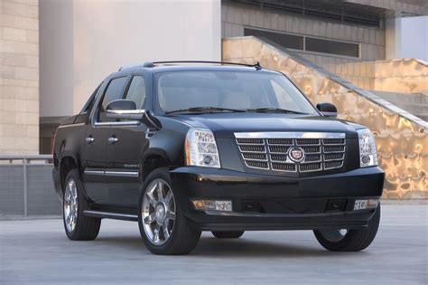 Cadillac Escalade EXT Drivers Spend $5,814 on Aftermarket Accessories ...