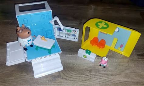 PEPPA PIG MOBILE medical centre Ambulance hospital playset vehicle Dr ...