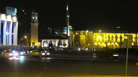 Tirana at Night | Reisen