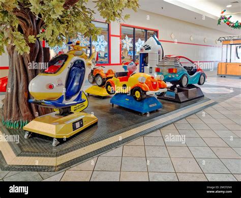 Coin operated rides hi-res stock photography and images - Alamy