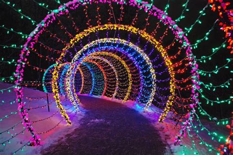 SPECTACULAR HOLIDAY LIGHT DISPLAYS & EVENTS: PLAYFUL PARENT GUIDE