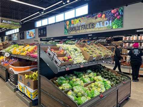 Aldi opens fourth Sioux Falls store to large crowd - SiouxFalls.Business