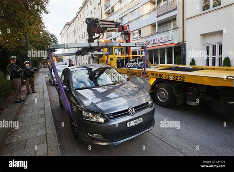 Car being towed away hi-res stock photography and images - Alamy