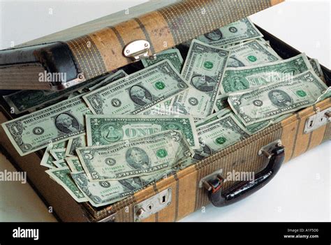 A suitcase full of cash Stock Photo - Alamy