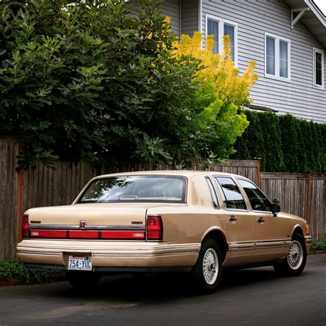 Lincoln Town Car FN36: A Land Yacht For The 1990s - Old Motors