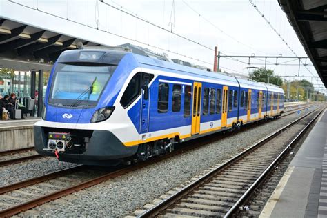 Nieuwe NS sprinter tussen Groningen en Zwolle maakt eerst proefrit ...