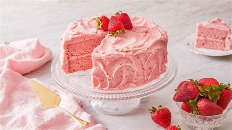 Top 4 Strawberry Cake Recipes