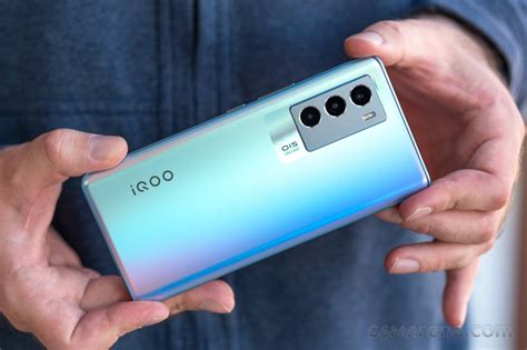 iQOO 9 SE review: Design, build quality, controls and connectivity