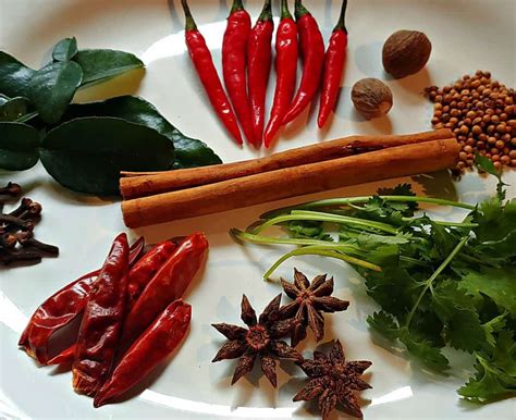 The 35 Essential Herbs & Spices Used In Thai Cuisine. - Thailandforme.com