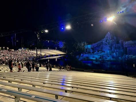 Skip The Line! Snag A Fantasmic Dining Package At Disney World (2023)