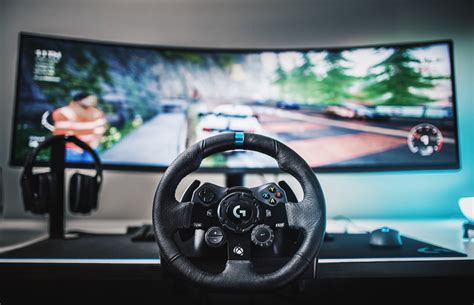 Logitech's G923 racing wheel lets you feel the track with 'high ...