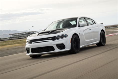 Dodge closes V8 muscle car era as Charger, Challenger production ends ...