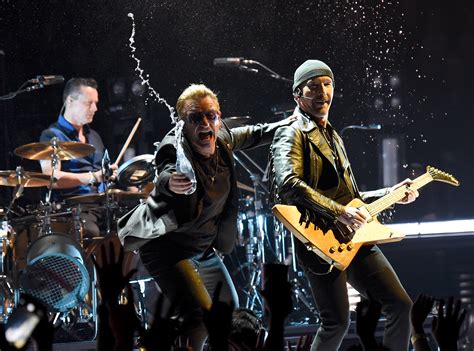 U2 Reinvent the Arena Show at Triumphant 'Innocence' Tour Opener ...