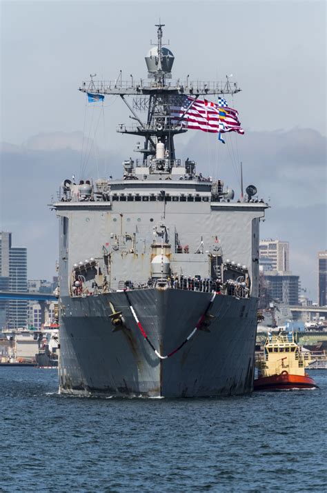 DVIDS - Images - USS Rushmore returns home [Image 3 of 4]