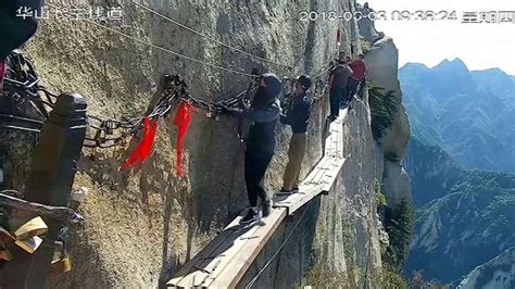 Chinese workers' treacherous mountain path