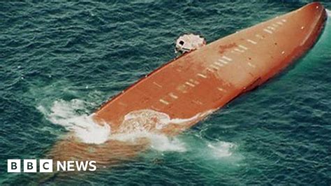 'Africa's Titanic': Remembering Senegal's Joola tragedy - BBC News