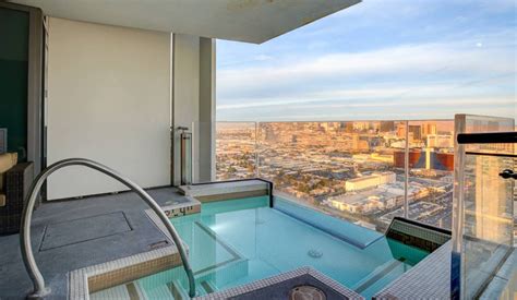 The Best Vacation Rentals in Las Vegas | Hotels with balconies, Las ...