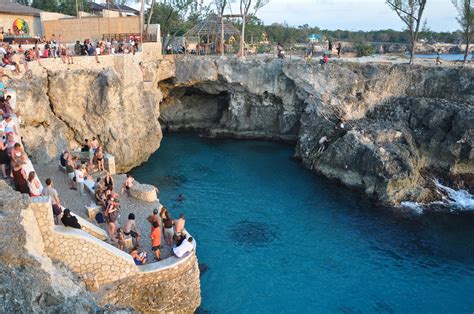 Rick's Cafe, Jamaica - to watch the cliff divers | Viagens, Sonhos