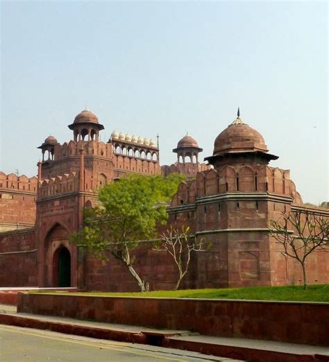 Red Fort, Delhi: Walls and Gateways