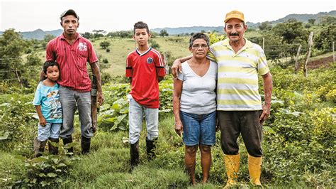 Campesinos en Colombia: los marginados, los ignorantes, los sarnosos ...