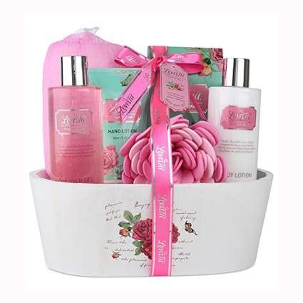 23 Best Women's Bath Gift Sets for Christmas (2021)