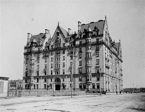 The Dakota Building - New York City Tours