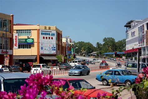 Kluang Mall | The busy junction, with Kluang Mall on the rig… | Exif ...