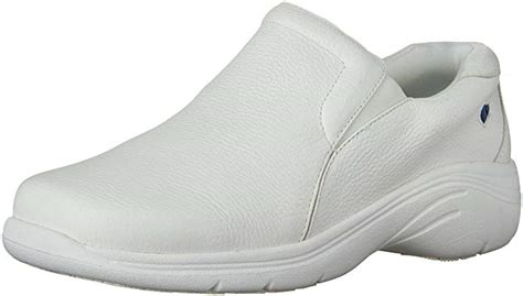 11 Best Comfortable Nursing Shoes for Men & Women 2021