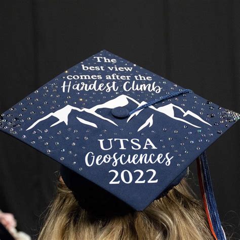 Nearly 3,000 UTSA students graduate in December commencement