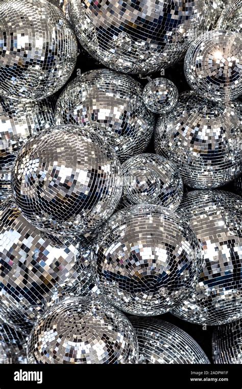 Silver Disco Ball Background - 58+ Koleksi Gambar