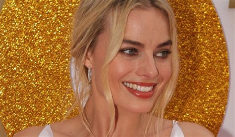 Margot Robbie Fights a Snake in Babylon with Brad Pitt, “Call Her Savage”