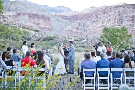 Desert wedding at Red Rock Canyon in Las Vegas. photo: Dutch Foto ...