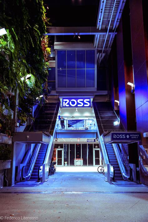 This "ROSS" store, found in Miami : r/RetroFuturism