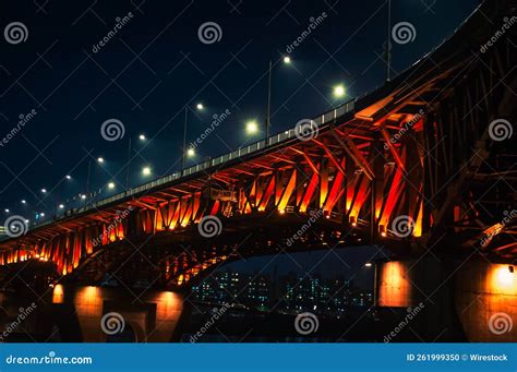 Night View of a Seongsu Bridge Crossing Han River in Seoul, South Korea ...