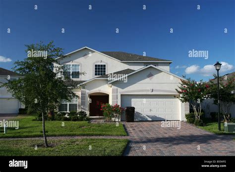 A typical USA middle class home exterior shot Stock Photo - Alamy